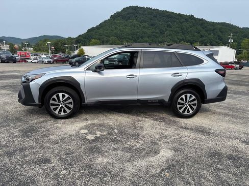 Used 2023 Subaru Outback Premium AWD/4WD image 2