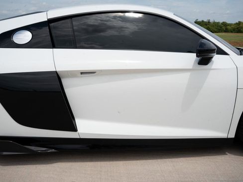 Used 2018 Audi R8 V10 RWD image 13