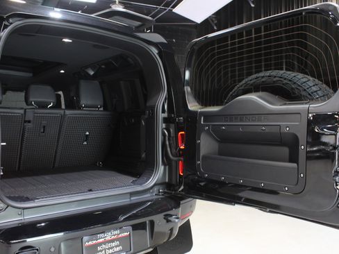 Used 2024 Land Rover Defender 110 X-Dynamic SE image 79