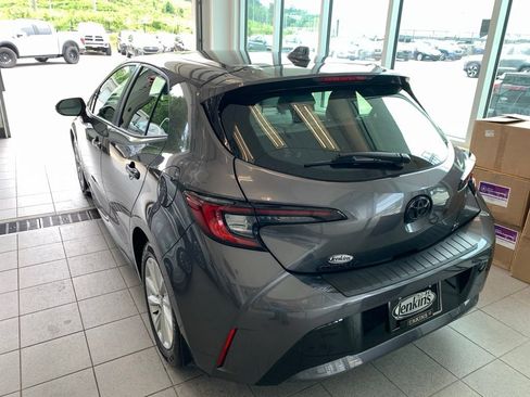 Used 2025 Toyota Corolla SE w/ SE Package FWD image 13