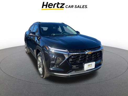 Used 2025 Chevrolet Trax LT image 1