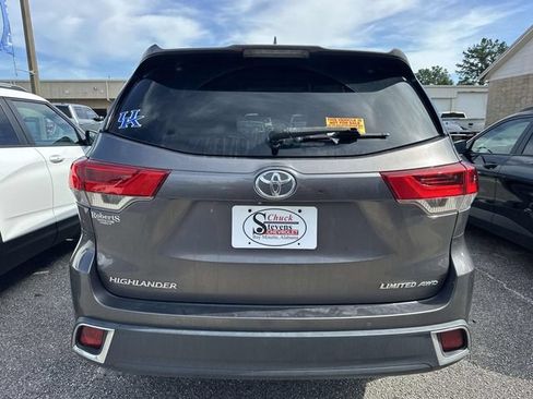 Used 2017 Toyota Highlander Limited Platinum AWD/4WD image 12