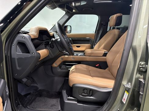 Used 2025 Land Rover Defender 110 S image 16