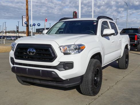 Certified 2022 Toyota Tacoma SR image 4