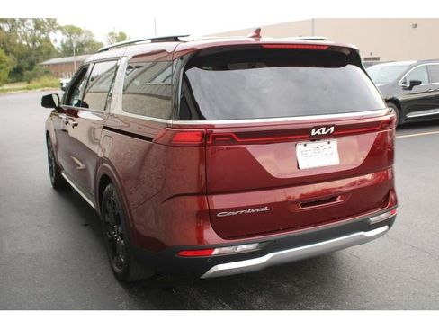 Used 2022 Kia Carnival SX Prestige image 6