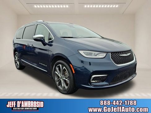 Used 2022 Chrysler Pacifica Pinnacle image 1