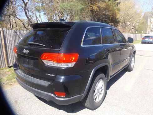 Used 2018 Jeep Grand Cherokee Laredo AWD/4WD image 4
