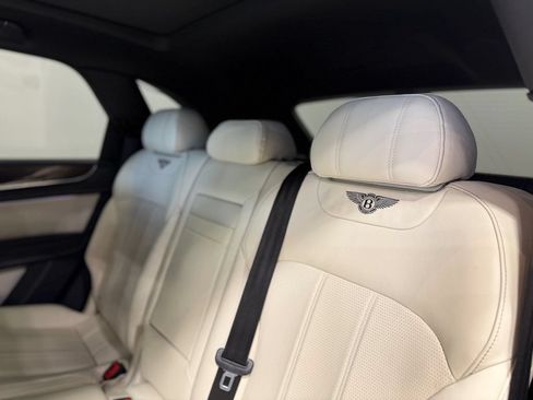 Used 2018 Bentley Bentayga Mulliner AWD/4WD image 27
