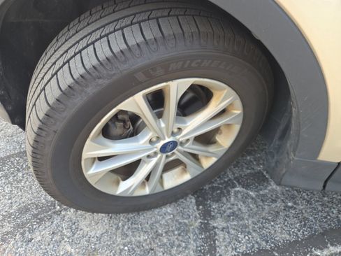 Used 2018 Ford Escape SEL FWD image 16
