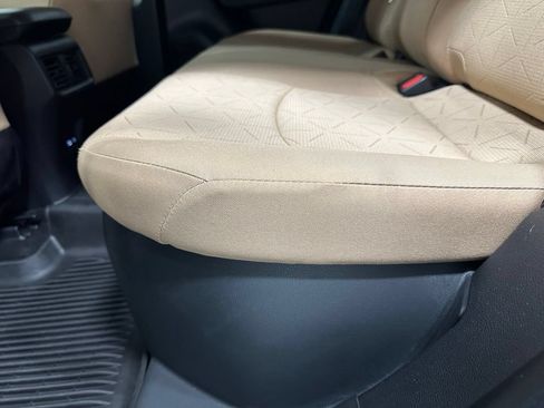 Used 2025 Toyota RAV4 XLE AWD/4WD image 44