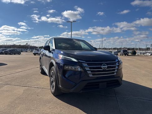 Certified 2024 Nissan Rogue SV image 2