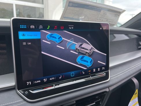 New 2026 Volkswagen Tiguan SE R-Line FWD image 13