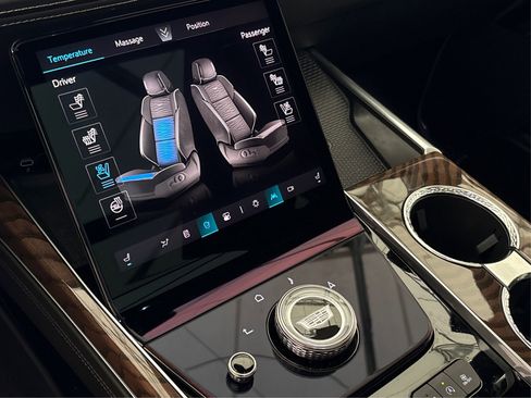 New 2025 Cadillac Escalade ESV Sport Platinum image 34