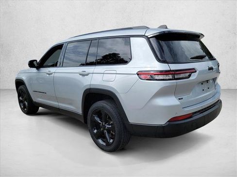 Used 2023 Jeep Grand Cherokee L Laredo RWD image 7