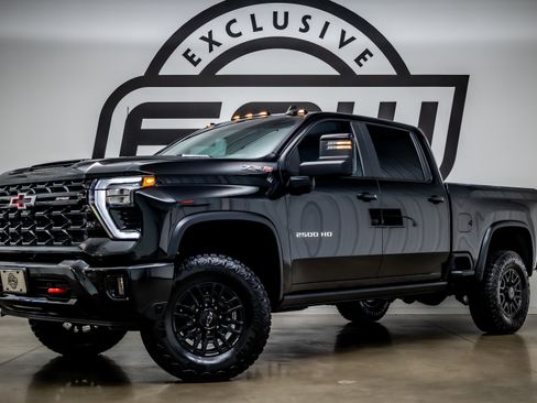 Used 2024 Chevrolet Silverado 2500 ZR2 w/ Technology Package image 1