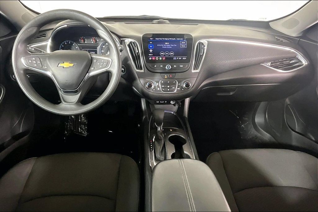 Used 2021 Chevrolet Malibu LT FWD image 14