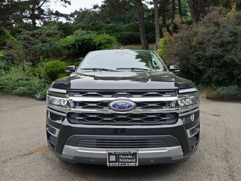 Used 2024 Ford Expedition Limited AWD/4WD image 2
