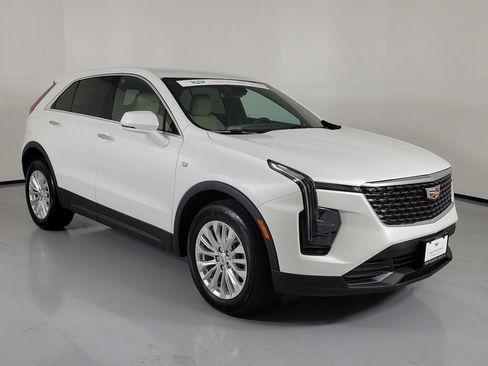 Used 2024 Cadillac XT4 Luxury FWD image 1