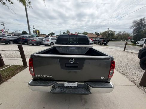 Used 2019 Nissan Frontier SV image 8