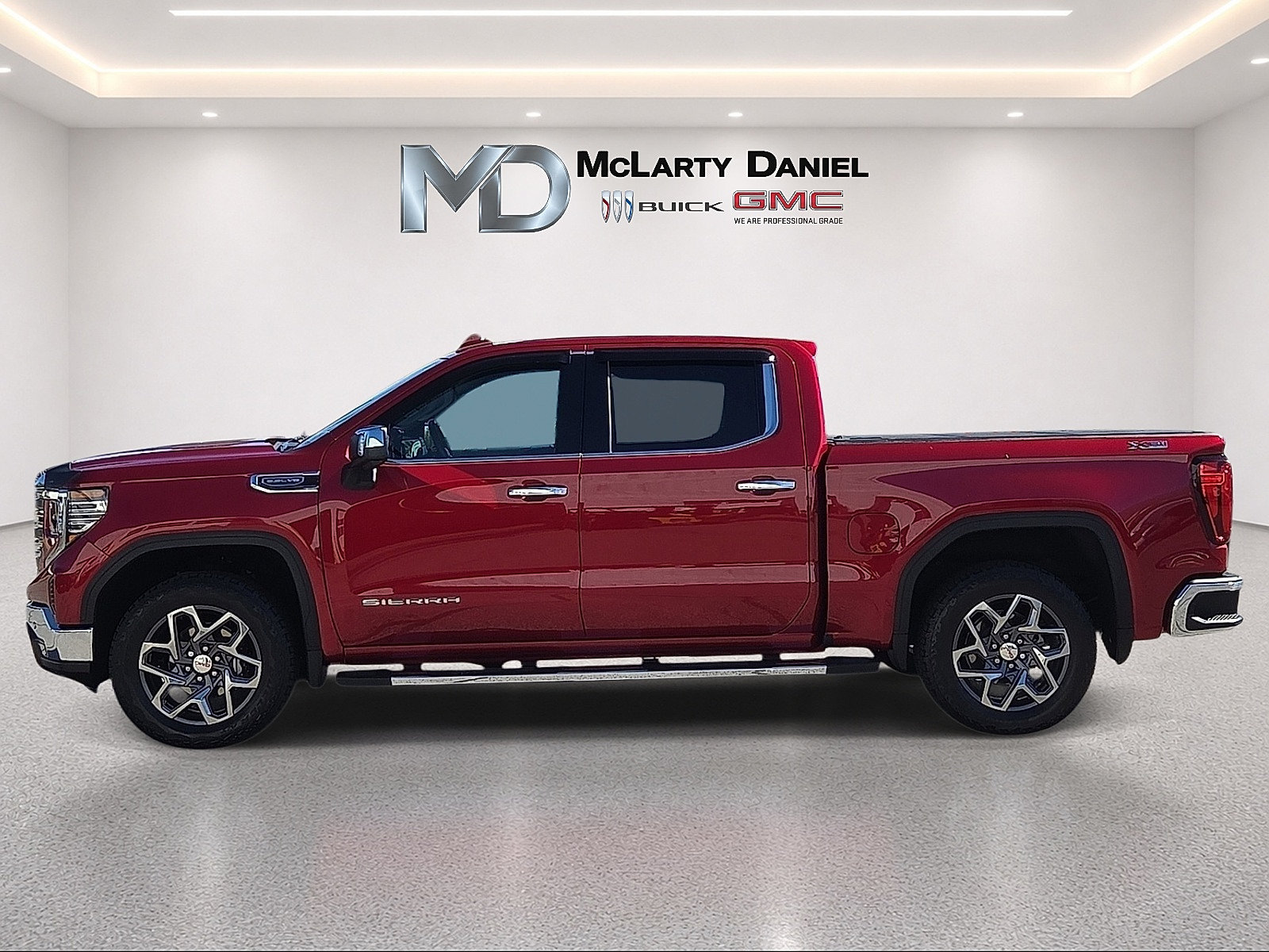 Used 2025 GMC Sierra 1500 SLT w/ SLT Premium Package AWD/4WD image 2