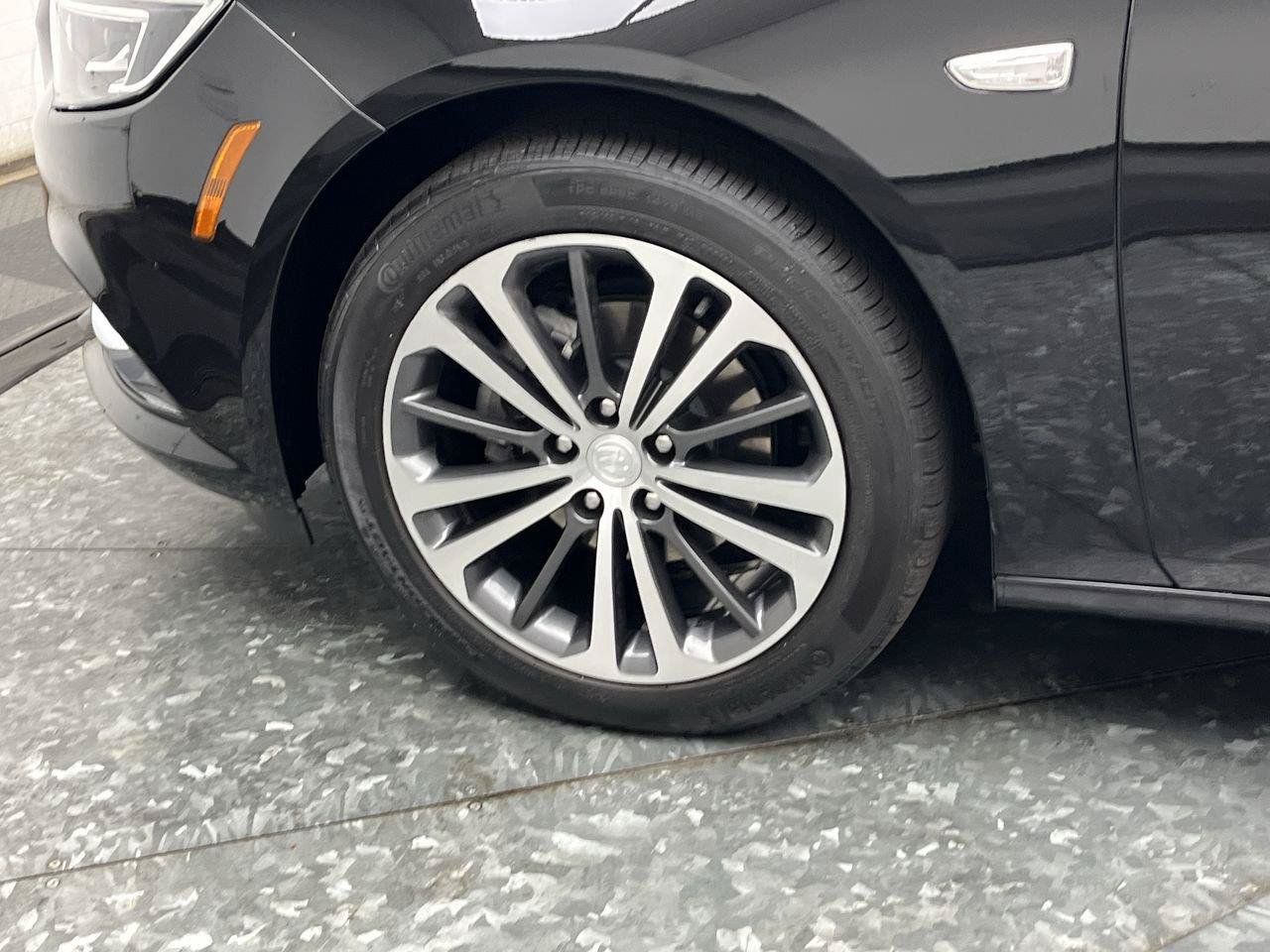 Certified 2020 Buick Regal Essence FWD image 32