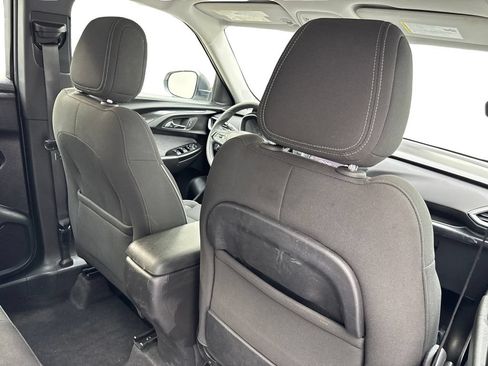 Used 2023 Chevrolet TrailBlazer LS FWD image 40