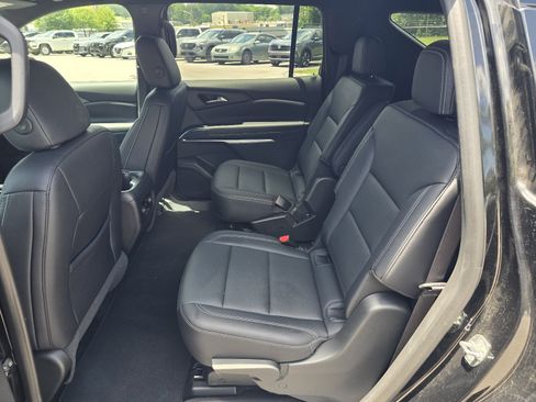 Used 2025 Chevrolet Traverse LT AWD/4WD image 12