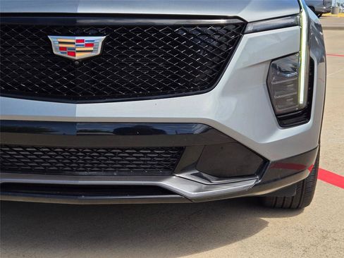 Certified 2025 Cadillac XT4 Sport FWD image 6
