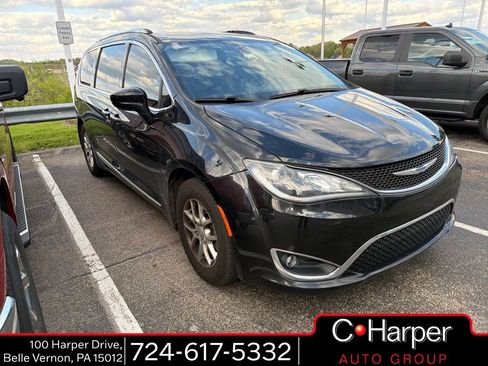 Used 2020 Chrysler Pacifica Touring-L FWD image 1