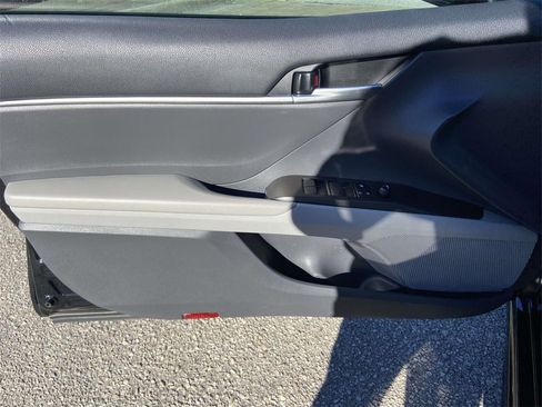 Used 2024 Toyota Camry SE image 10