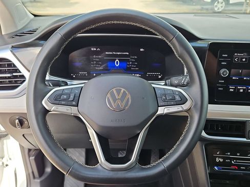Used 2025 Volkswagen Taos SE AWD/4WD image 23