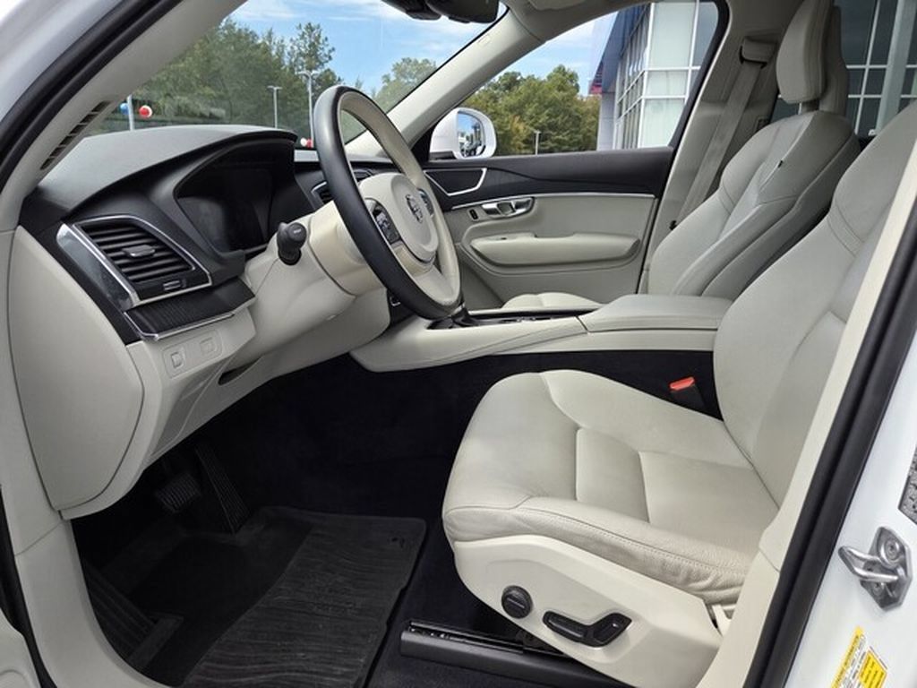 Used 2020 Volvo XC90 T6 Momentum w/ Protection Package Premier AWD/4WD image 11