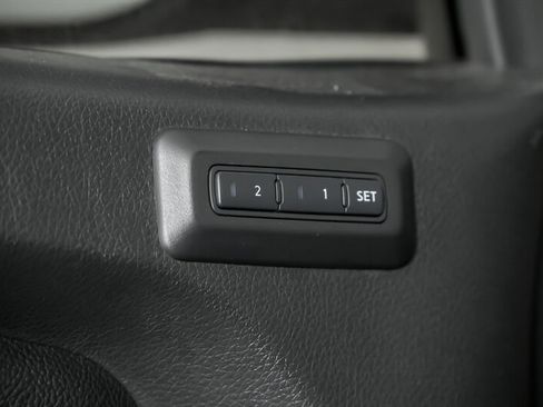 Used 2021 Nissan Titan PRO-4X w/ Pro-4x Convenience Package image 17