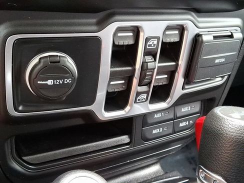 Used 2023 Jeep Wrangler Unlimited AWD/4WD image 12