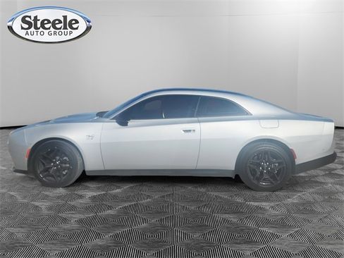 Used 2024 Dodge Charger R/T w/ Plus Group image 2