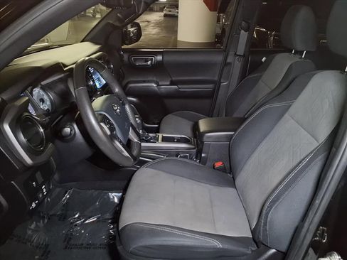 Used 2020 Toyota Tacoma TRD Off-Road w/ Technology Package image 18