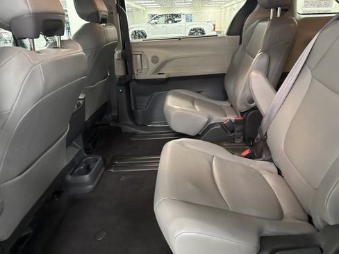 Used 2024 Toyota Sienna XLE image 21