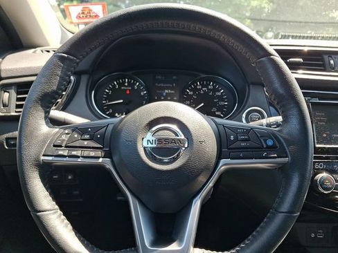 Used 2019 Nissan Rogue SV w/ Premium Package AWD/4WD image 18