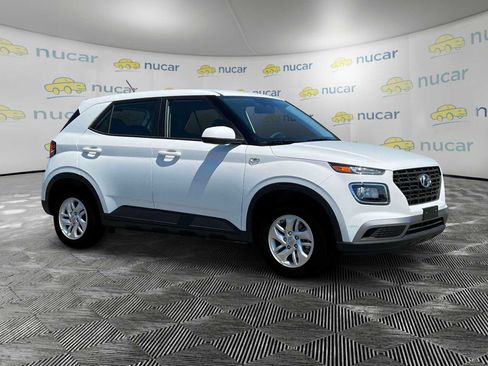 New 2025 Hyundai Venue SE image 1
