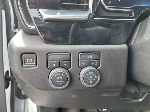 Used 2025 Chevrolet Silverado 2500 LT w/ Convenience Package AWD/4WD image 22