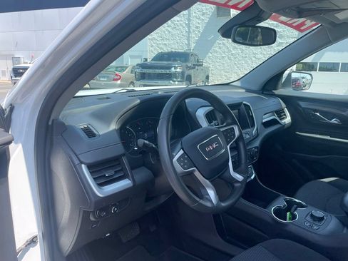 Used 2024 GMC Terrain SLE w/ Driver Convenience Package FWD image 9