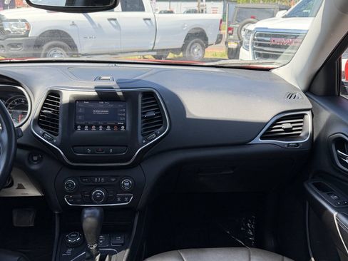Used 2021 Jeep Cherokee Latitude Plus w/ Sun & Sound Group AWD/4WD image 27