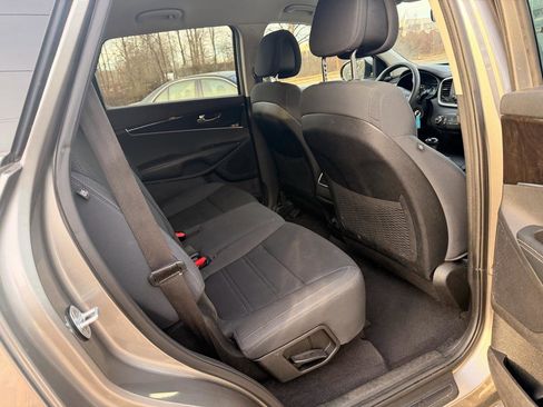 Used 2016 Kia Sorento LX image 17