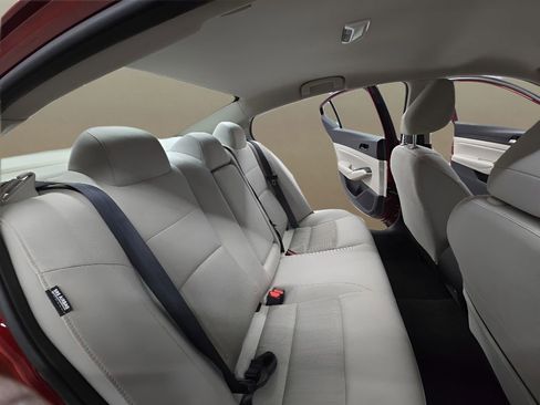 Used 2025 Nissan Altima 2.5 SV FWD image 18