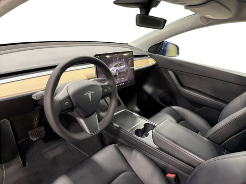 Certified 2022 Tesla Model Y Long Range AWD/4WD image 9