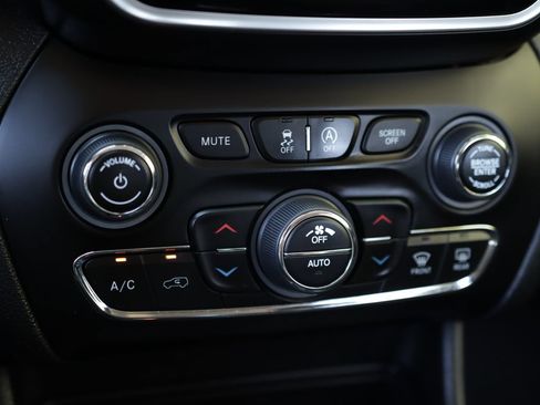 Used 2020 Jeep Cherokee Limited AWD/4WD image 18