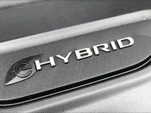 Used 2018 Chrysler Pacifica Limited w/ Advanced Safetytec Group FWD image 32