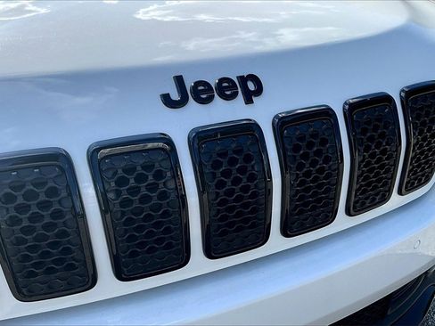 Used 2023 Jeep Cherokee Altitude Lux image 30