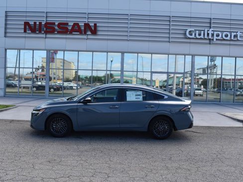 Used 2026 Nissan Sentra SV w/ SV Convenience Package FWD image 3