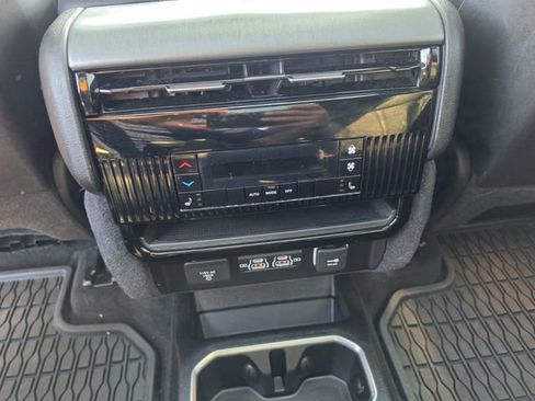 Used 2025 Jeep Wagoneer Series II w/ Premium Group I AWD/4WD image 12